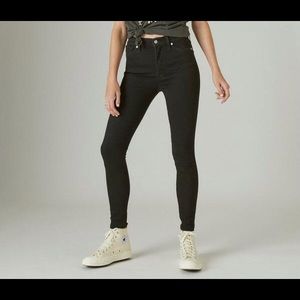 Lucky Brand Uni fit skinny black jeans waist 37-29. High rise